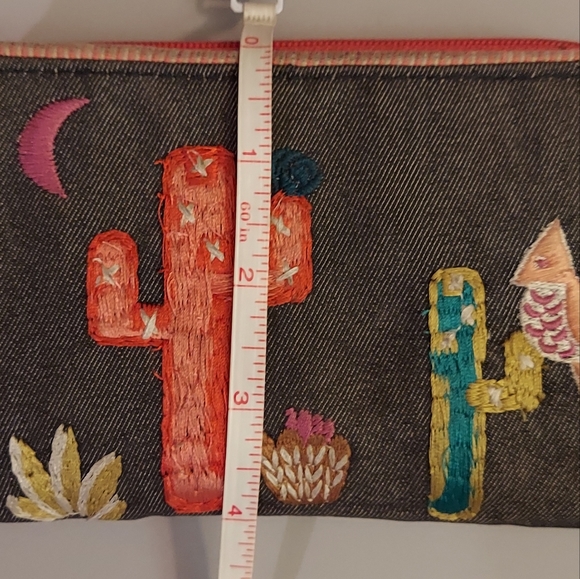 Vera Bradley embroidered desert theme with cactus and owl wristlet wallet - Picture 11 of 12